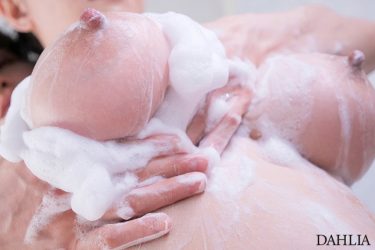 無自覚にこぼれるIcupおっぱい 貧乳彼女の姉が爆乳すぎて理性崩壊、むしゃぶりハメ狂ってしまった僕。 朝海汐